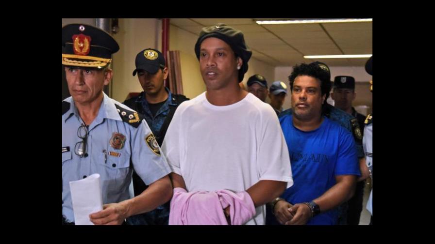 Ronaldinho pasa noveno día en celda de oro en Paraguay