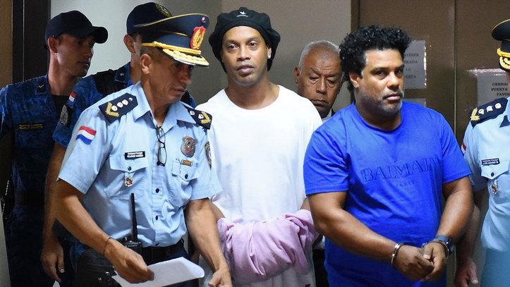 Ronaldinho sigue detenido en Paraguay desde hace casi 70 días