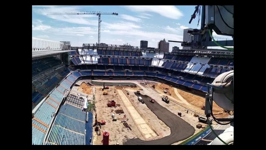 La imagen del Santiago Bernabéu sin césped y 525 millones de presupuesto para ejecución