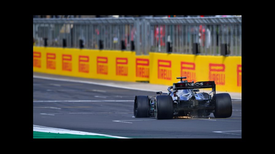 Lewis Hamilton se lleva la victoria con un neumático pinchado en Gran Bretaña Lewis Hamilton se lleva la victoria con un neumático pinchado en Gran Bretaña