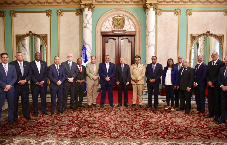 Presidente Danilo Medina se reúne con dirigentes olímpicos