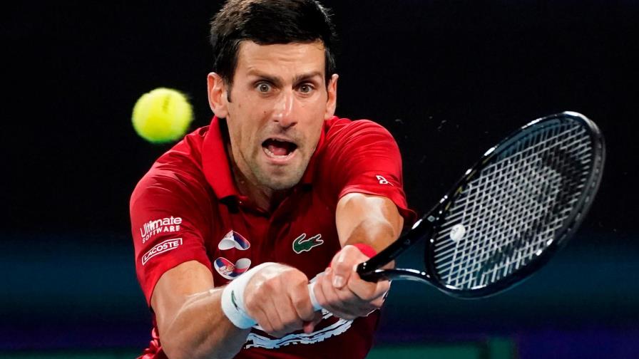 Novak Djokovic pisa los talones a Rafael Nadal tras ganar la ATP Cup