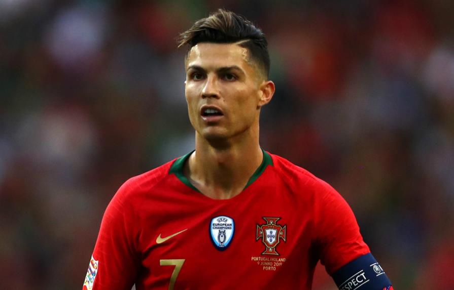 Cristiano Ronaldo y  selección portuguesa apoyan al fútbol no profesional 