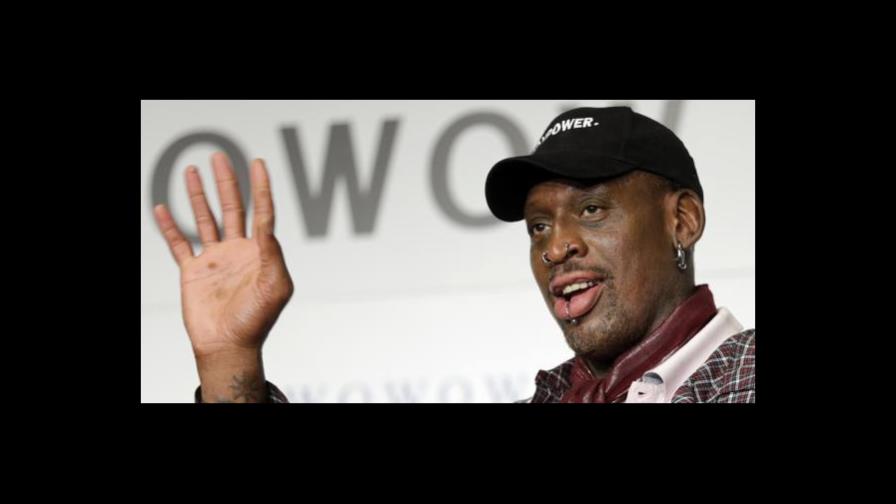 Futbolista italiano paga por un saludo de Dennis Rodman y él lo confude con una mujer Futbolista italiano paga por un saludo de Dennis Rodman y él lo confude con una mujer