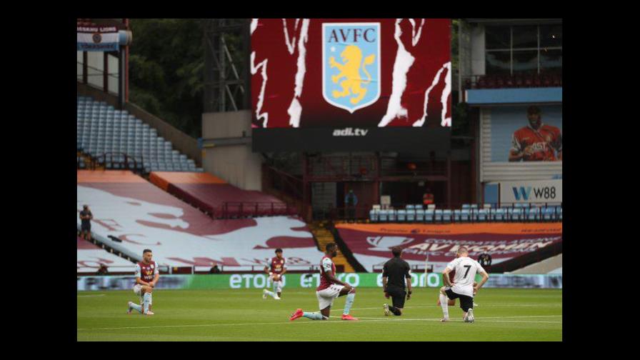 La Premier League regresa con protesta antirracista y homenaje a víctimas del coronavirus