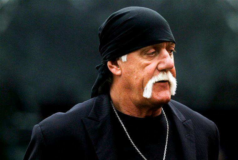 Hulk Hogan pasa gran susto por aterrizaje de emergencia en Islandia
