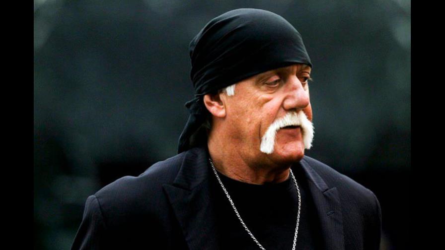 Hulk Hogan pasa gran susto por aterrizaje de emergencia en Islandia