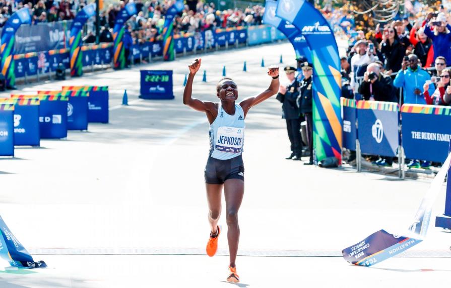 Keniana gana el maratón de Nueva York en su debut