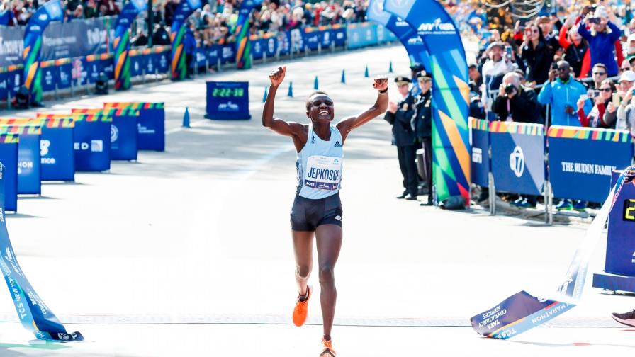 Keniana gana el maratón de Nueva York en su debut