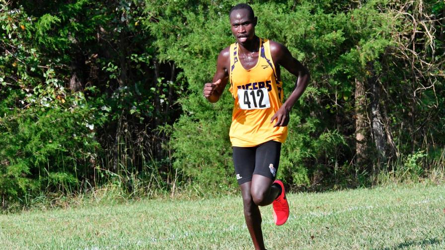 El keniano Evans Korir implanta nuevo récord en el maratón de Monterrey