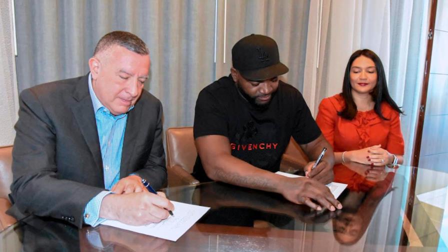 David Ortiz y la firma Pellerano & Herrera formalizan acuerdo