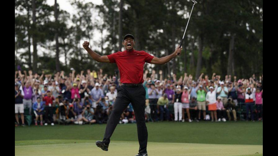Tiger Woods revive la alegría de ganar su quinto Masters