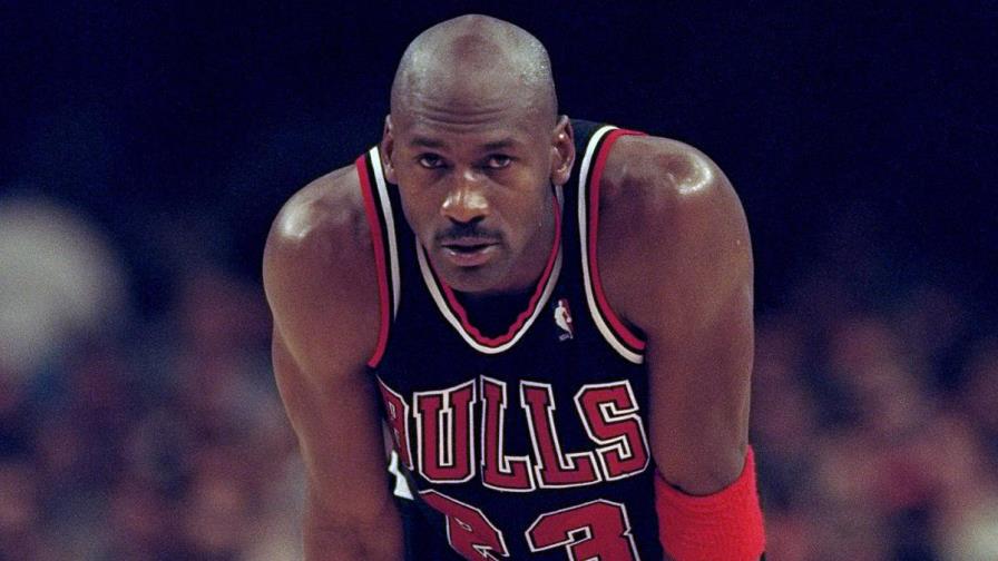 El desprecio de Michael Jordan a Joe Kleine tras el anillo de 1998: “¿Por qué lloras? Yo gané por ti” El desprecio de Michael Jordan a Joe Kleine tras el anillo de 1998: “¿Por qué lloras? Yo gané por ti”