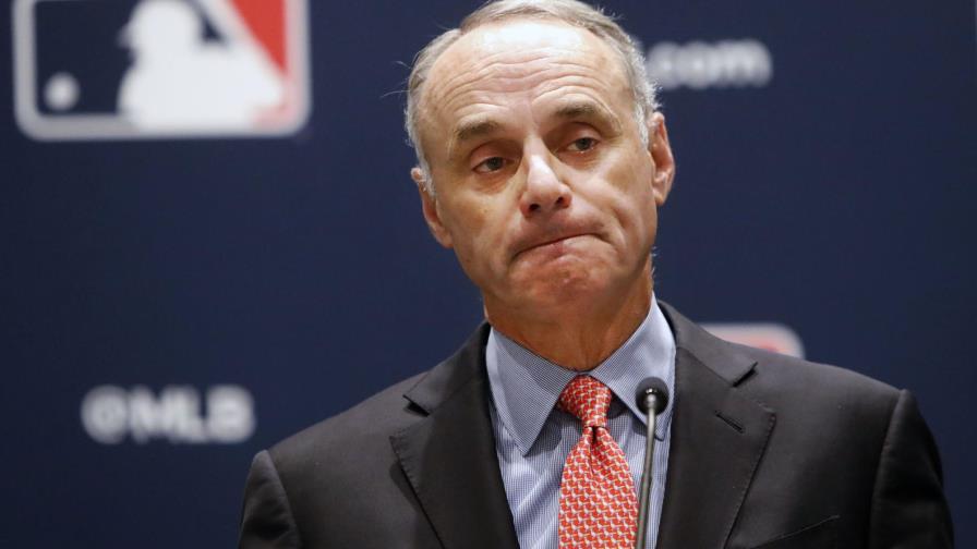 Rob Manfred confía en completar campaña pese a coronavirus