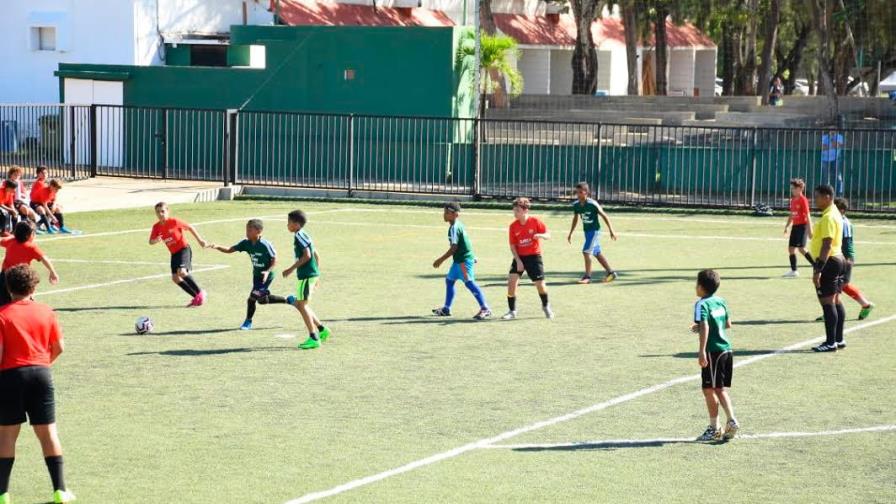 Castillo FC vence en dos de tres categorías al Barcelona FC Castillo FC vence en dos de tres categorías al Barcelona FC