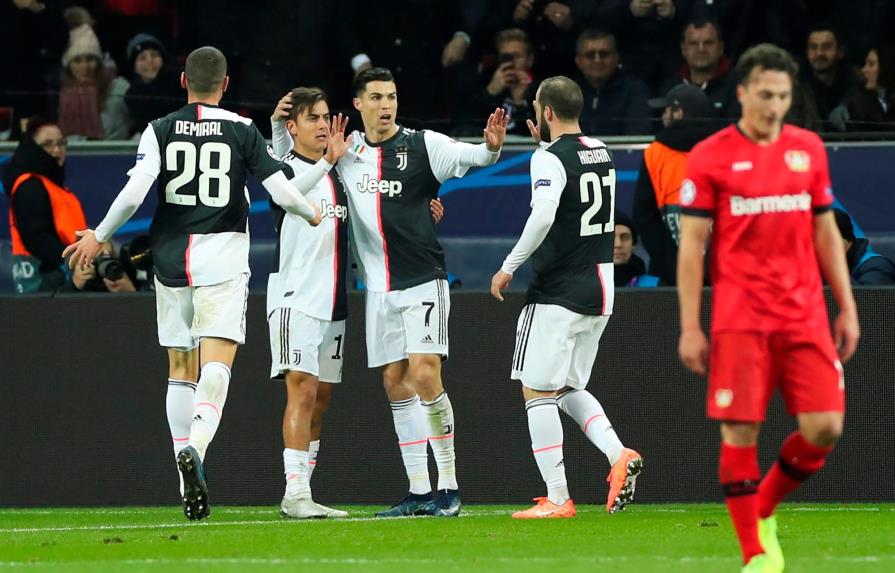 Cristiano Ronaldo e Gonzalo Higuaín envían al Juventus a octavos con récord de puntos