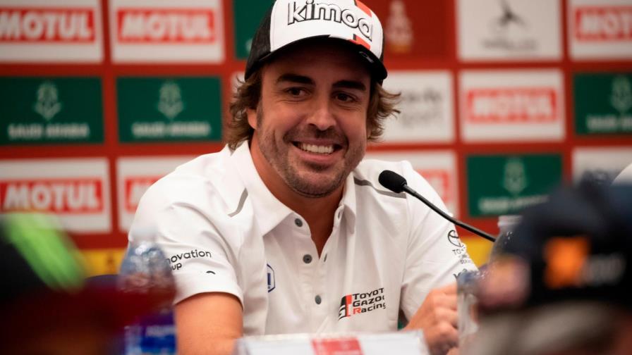 Fernando Alonso firma un notable debut en el Dakar 