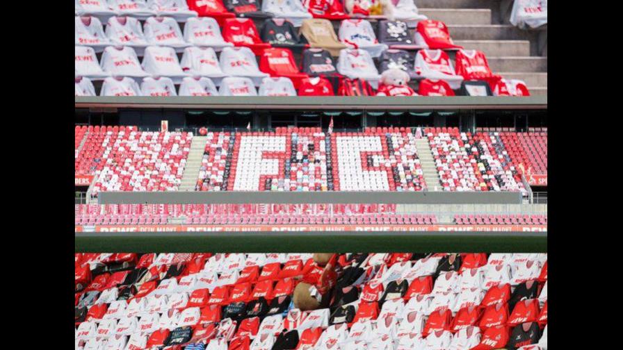 Los besos y abrazos abren debate sobre celebraciones de gol en Bundesliga