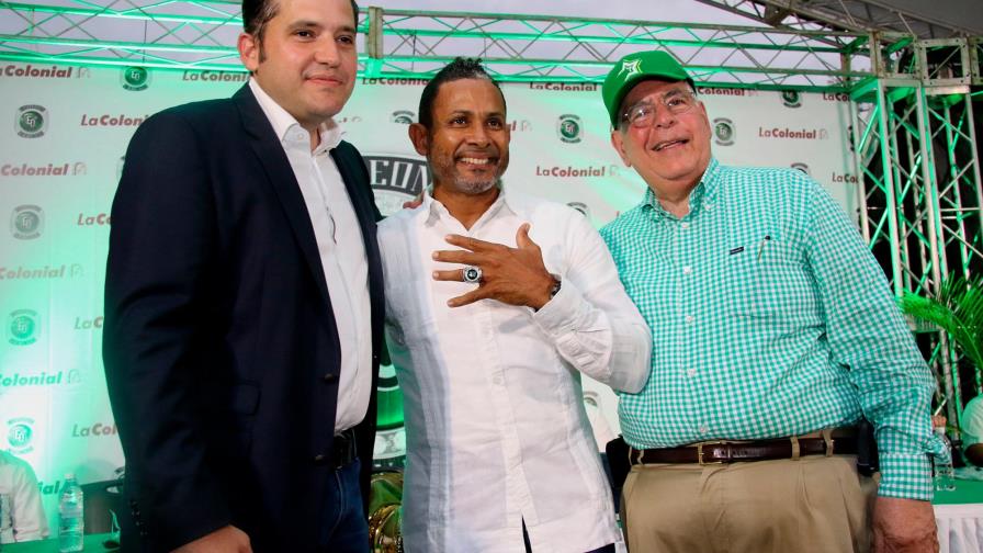 Las Estrellas Orientales entregan anillos de campeones a jugadores y técnicos Las Estrellas Orientales entregan anillos de campeones a jugadores y técnicos