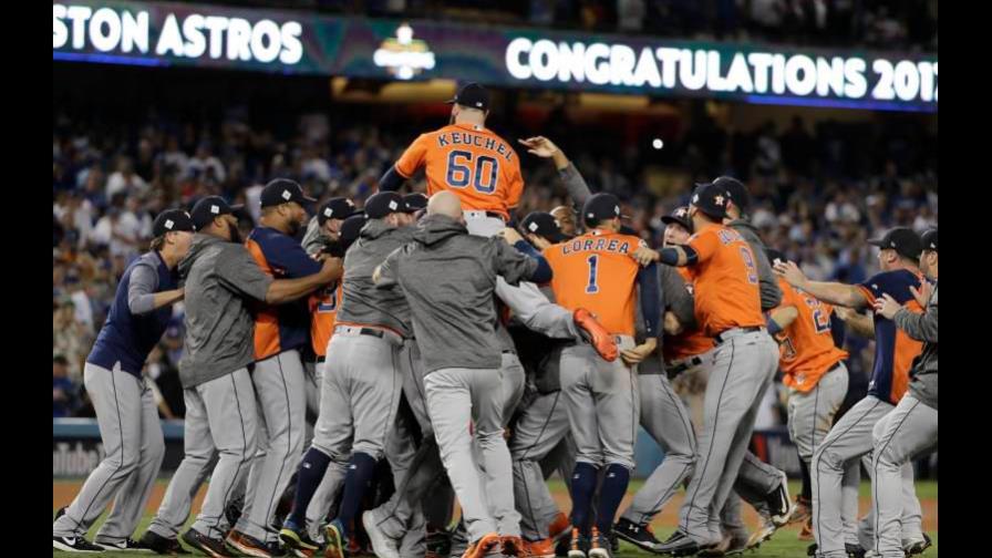 Medios instan a las Grandes Ligas a despojar a los Astros del título de la Serie Mundial-2017