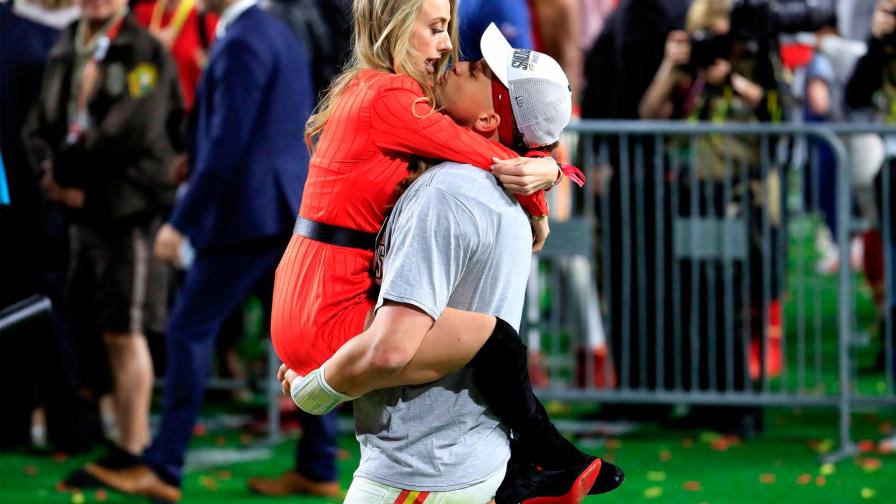 MVP del Super Bowl protagoniza una gran historia de amor con su novia de la adolescencia 
