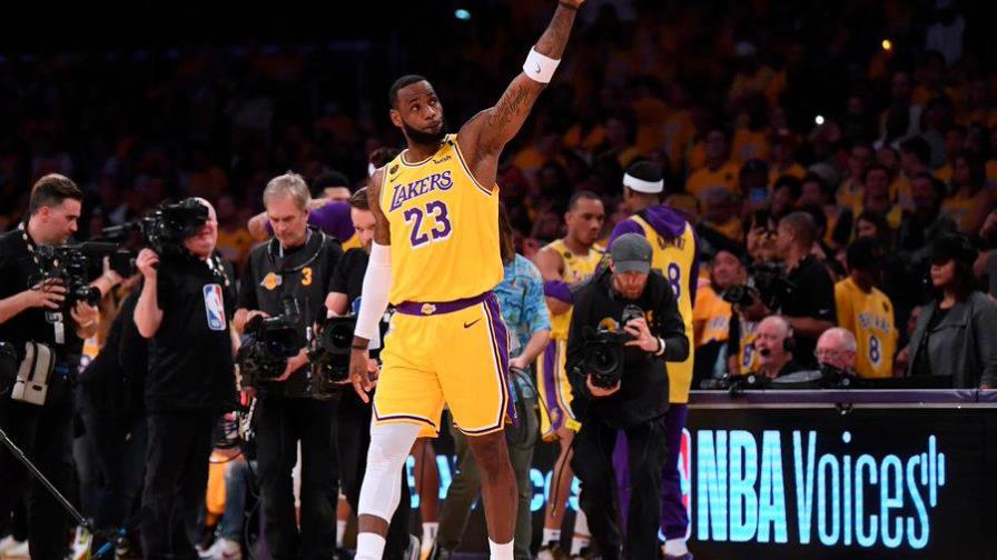 Demandan a LeBron James por $33 millones de dólares por presuntamente robar lema Demandan a LeBron James por $33 millones de dólares por presuntamente robar lema