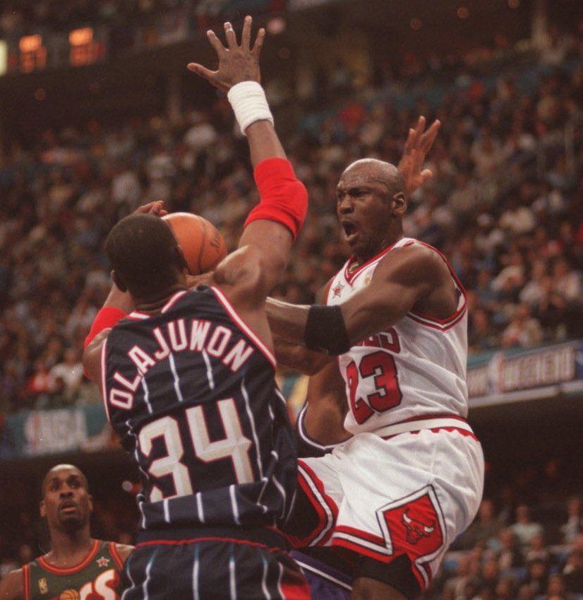 Exgerente general de los Bulls: ¿Elegir a Jordan en el número 1 del draft? Estaba Olajuwon