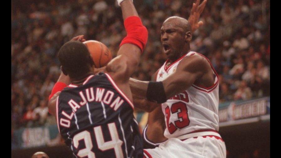 Exgerente general de los Bulls: ¿Elegir a Jordan en el número 1 del draft? Estaba Olajuwon