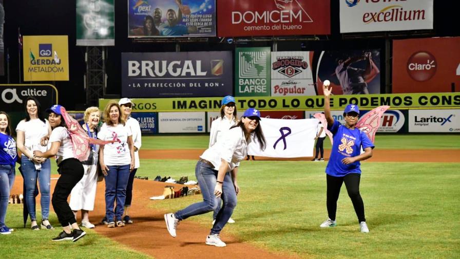 Tigres del Licey realiza ceremonia en contra de la violencia contra la mujer Tigres del Licey realiza ceremonia en contra de la violencia contra la mujer