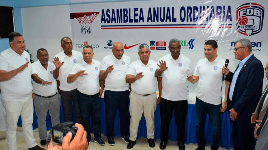 Reeligen a Rafael Uribe como presidente de la Federación Dominicana de Baloncesto 