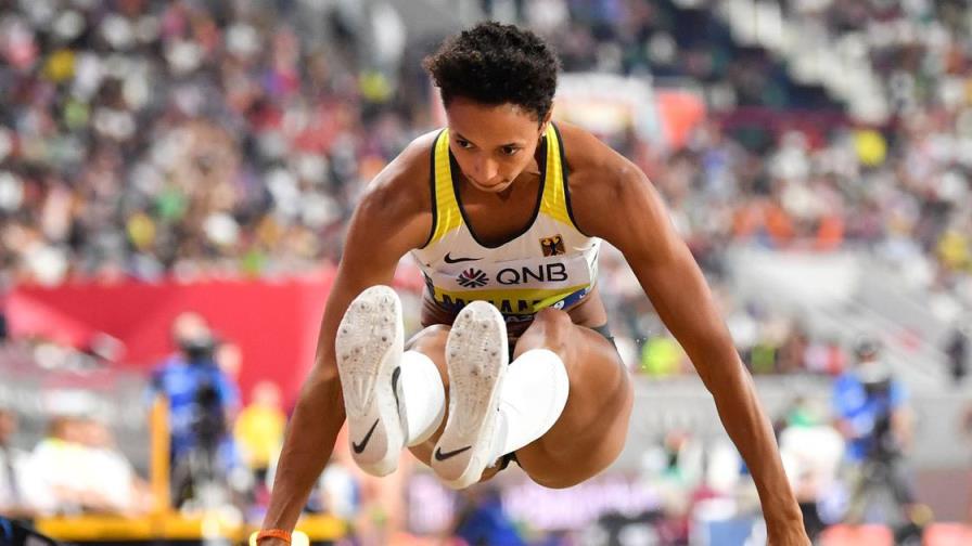 Campeona mundial de salto largo entrenará con Carl Lewis