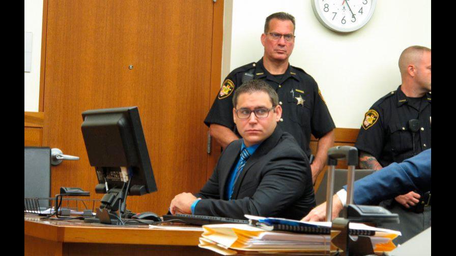 Sentencian a ex entrenador universitario de clavados por abuso sexual