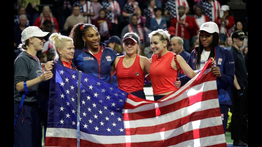 Estados Unidos rescata apretado triunfo sobre Letonia en Copa Fed