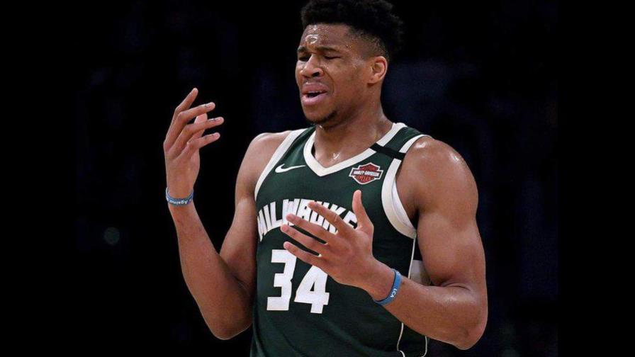 Con Giannis Antetokounmpo en la banca en 2do tiempo, Bucks caen ante Nets