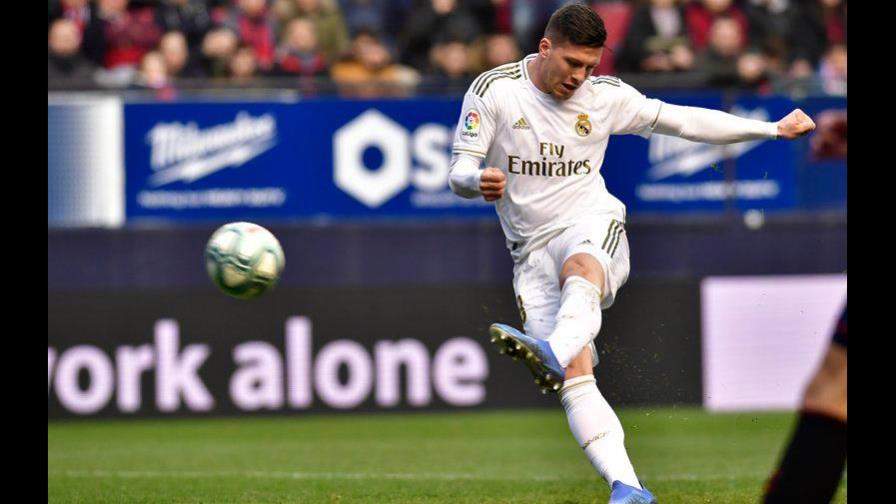 El Real Madrid golea y se afianza en liderato de España El Real Madrid golea y se afianza en liderato de España