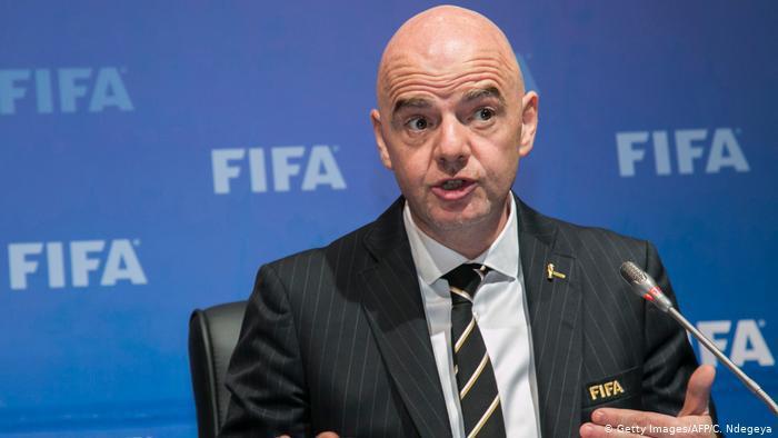 Fiscal suizo que investiga a la FIFA se reunió en secreto con Gianni Infantino