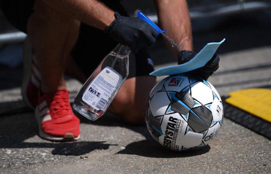 El fútbol volvió a puerta cerrada por el coronavirus, que se dispara en América Latina