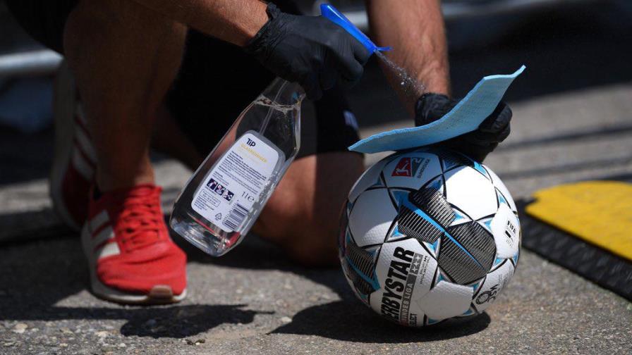 El fútbol volvió a puerta cerrada por el coronavirus, que se dispara en América Latina