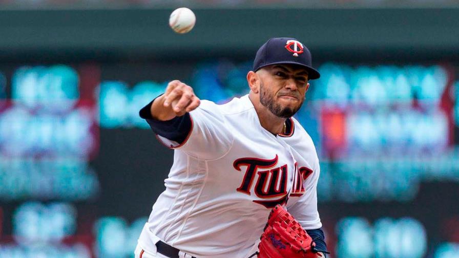 Deportan lanzador de los Mellizos y podría perderse los entrenamientos de primavera