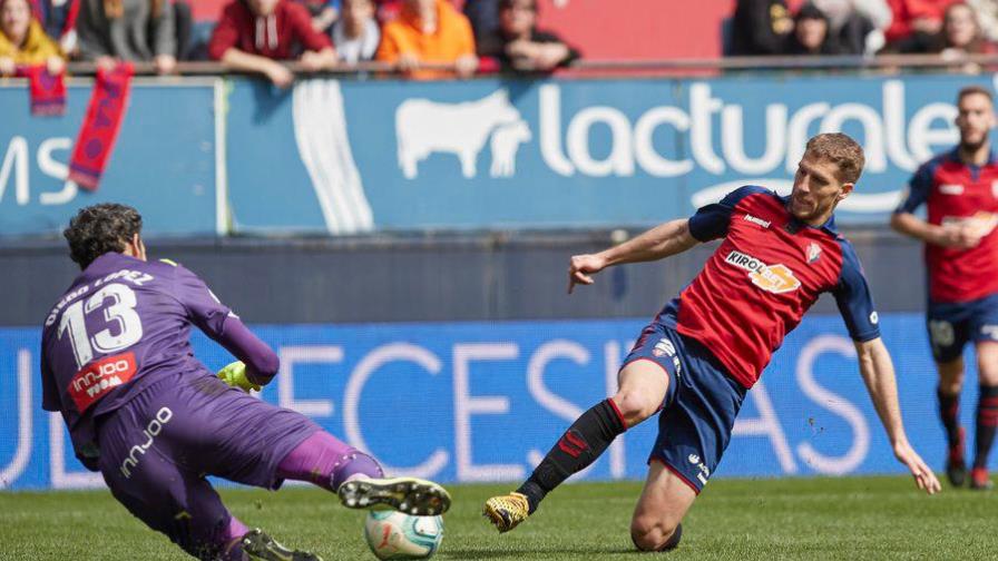 El Osasuna se acerca a la salvación a costa de un hundido Espanyol El Osasuna se acerca a la salvación a costa de un hundido Espanyol