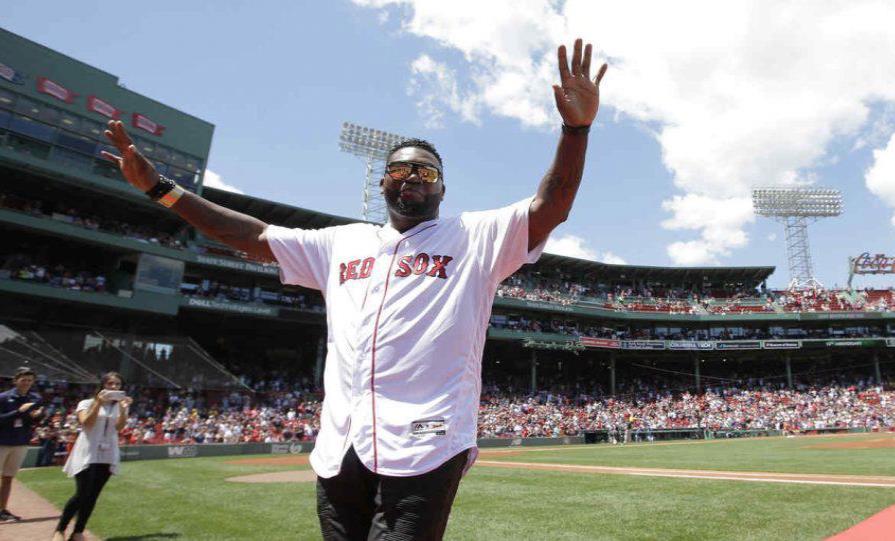  David Ortiz felicita a personal médico de Boston