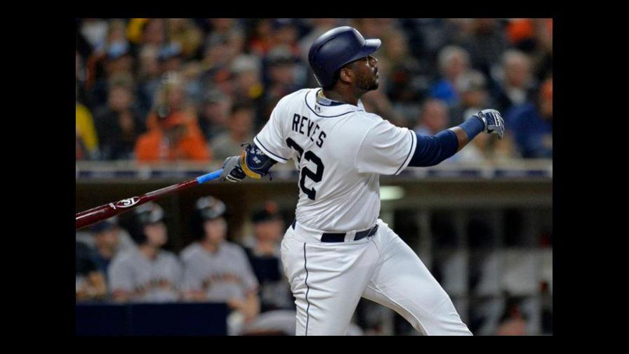 Franmil Reyes llega a Cleveland junto a Yasiel Puig en triple cambio 