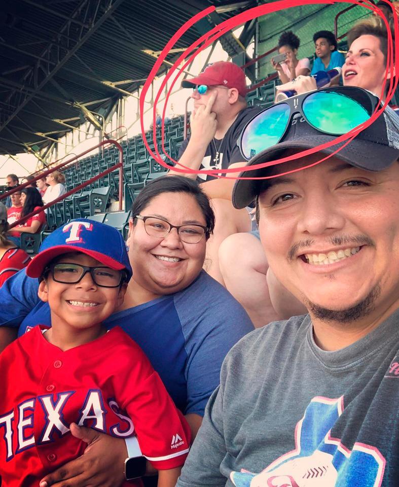 Los Vigilantes de Texas piden disculpas a familia que sufrió discriminación en estadio