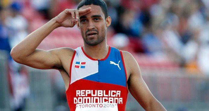 Con mucho apuro Luguelin Santos clasifica a final de los 400 metros de Lima 2019