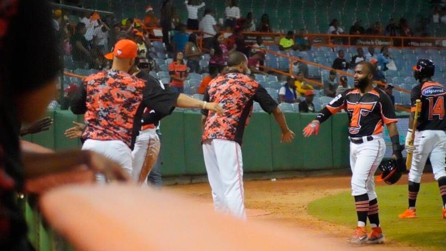 Los Toros del Este cierran serie regular con victoria 34 y triunfo seguido 12 Los Toros del Este cierran serie regular con victoria 34 y triunfo seguido 12