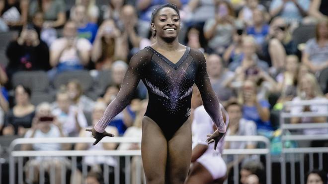 Simone Biles hace el nuevo “Challenge” de redes sociales y se hace viral