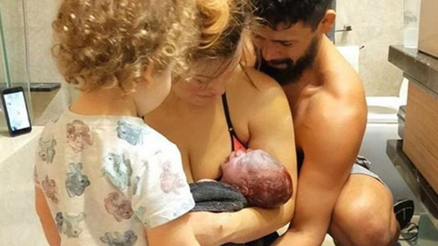 Excampeona de la UFC, da a luz en el suelo de su baño