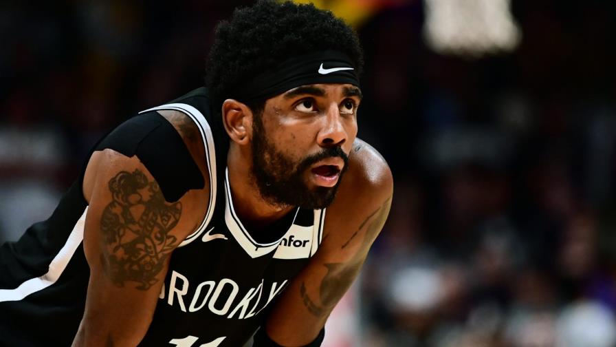 Kyrie Irving aporta 1,5 millones de dólares a jugadoras de WNBA