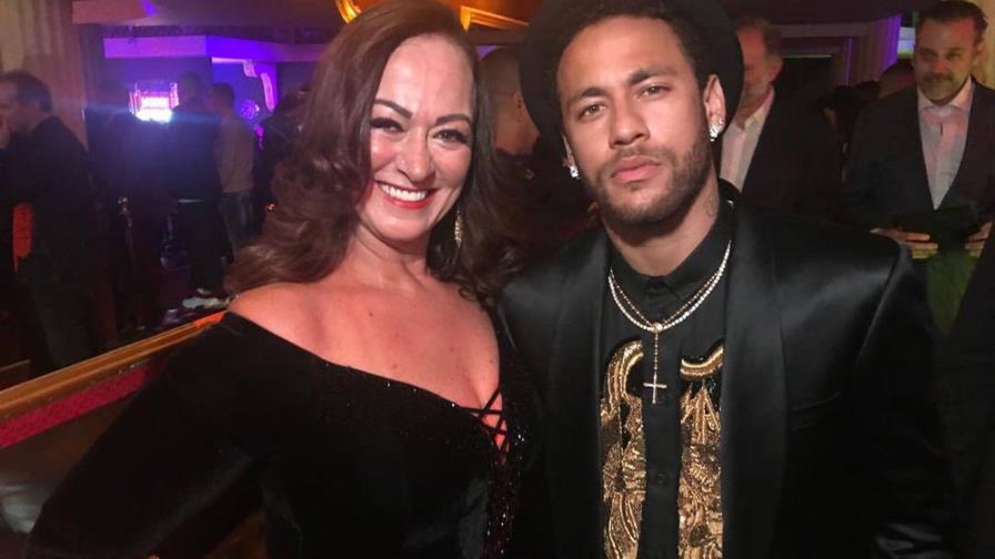 Madre de Neymar anuncia su noviazgo con hombre de 30 años menor