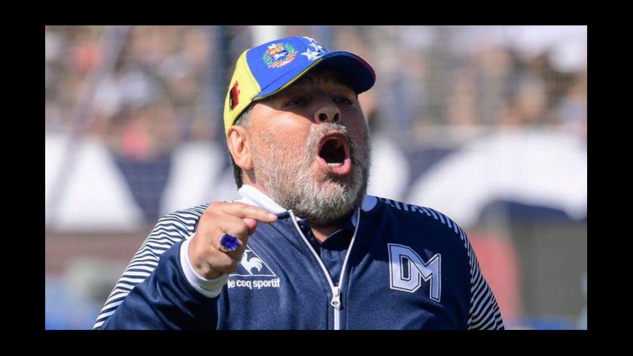 Diego Maradona, al borde del llanto:Ayuden a comer a la gente